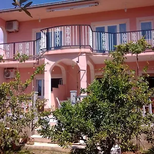 Laura Apartament